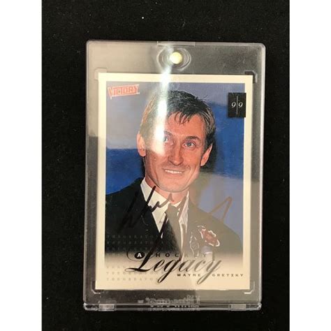 WAYNE GRETZKY SIGNED UD VICTORY TRADING CARD