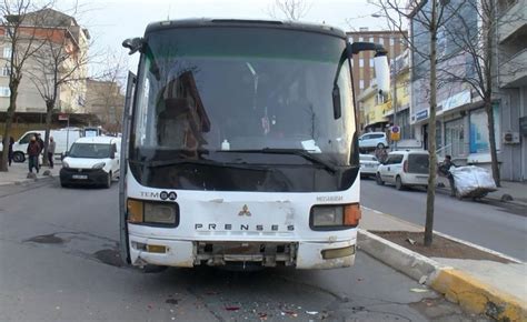 İstanbul da freni patlayan otobüs 4 araca çarparak durabildi