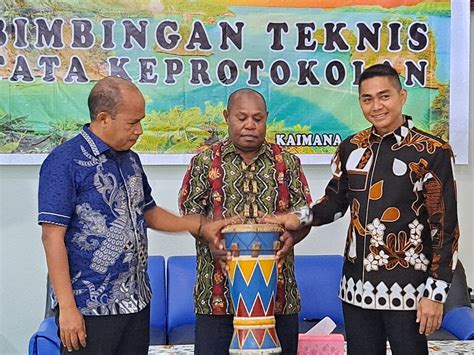 Sekda Kaimana Ingatkan Pentingnya Tugas Seorang Protokol Saat Buka