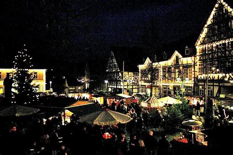 Weihnachtsmarkt Im Idyllischen Rund Des Marktplatzes Neue