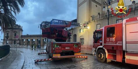 Maltempo A Palermo Cadono Calcinacci Dal Prospetto Di Palazzo Benso