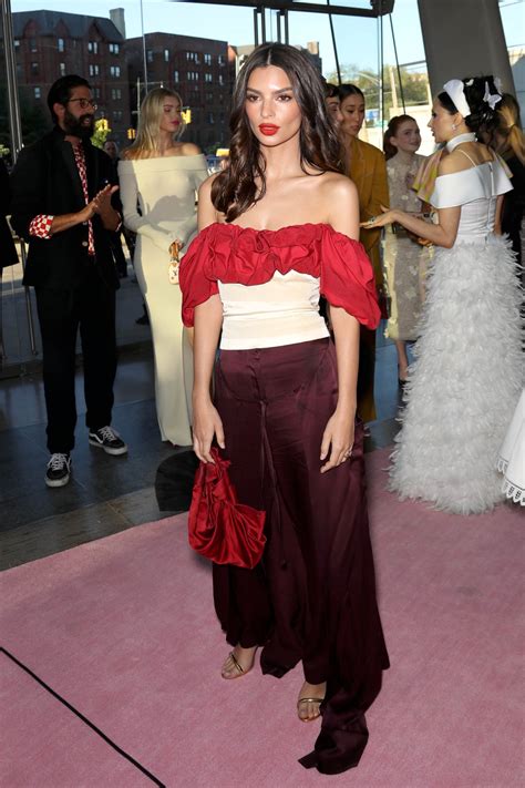 Emily Ratajkowski Beautiful Hot Celebs Home