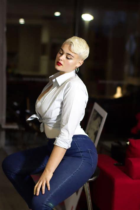 TW Pornstars Stefania Ferrario Twitter 11 43 AM 29 Aug 2017