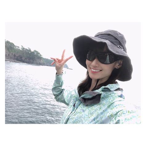 柳野玲子さんのインスタグラム写真 柳野玲子instagram「7か月ぶりの釣りは人生2度目の磯でした💓 前日のわくわく病による1時間