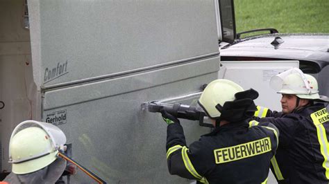 Fotos Feuerwehr Befreit Eingeklemmtes Pferd