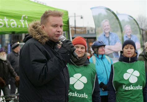 Antti Kaikkonen Tuo Esiin Orastavaa Kiinnostustaan Keskustan