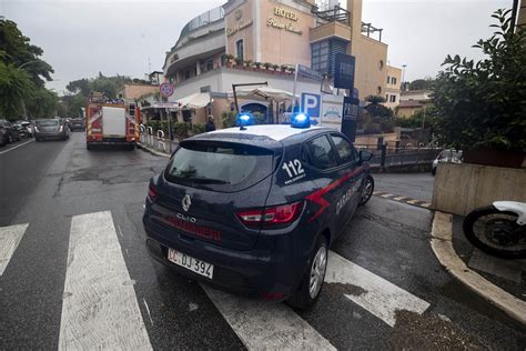 Maltempo Nubifragio A Roma Mm Di Pioggia In Pochi Minuti Centinaia