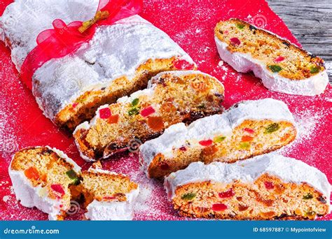 Noël Stollen Gâteau Allemand Traditionnel De Noël Avec Les Fruits Les