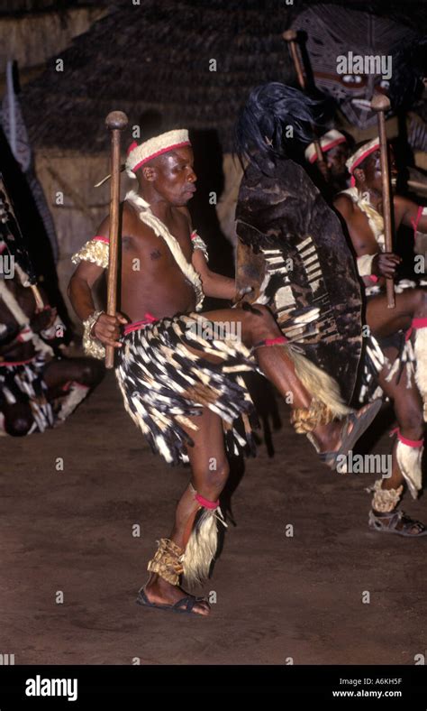 Ndebele dance hi-res stock photography and images - Alamy