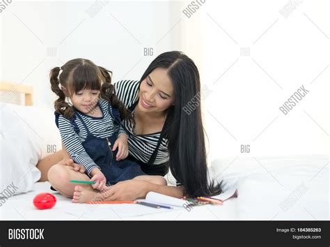 Imagen Y Foto Mother Looking How Prueba Gratis Bigstock