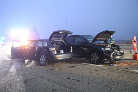 Neu Ulm Gerlenhofen Schwerer Unfall Im Nebel Vier Fahrzeuge