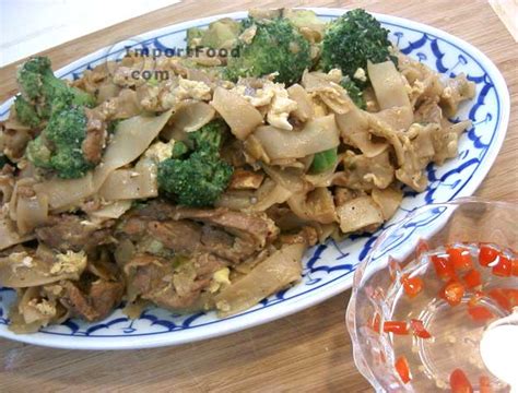 Recipe Thai Stir-Fried Wide Rice Noodles, 'Pad Si-iew'