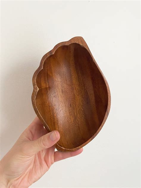 Pair Of Vintage Monkeypod Wood Bowls Pair Of Vintage Scalloped Wood