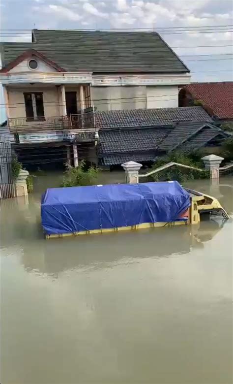 Banjir Demak Semakin Parah Akses Jalan Ke Kudus Lumpuh Total KBK