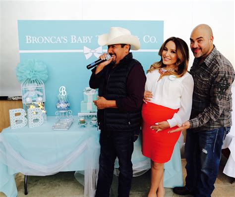 ¡Ya nació el bebé de La Bronca! - Zona MX 101.9 FM - Univision