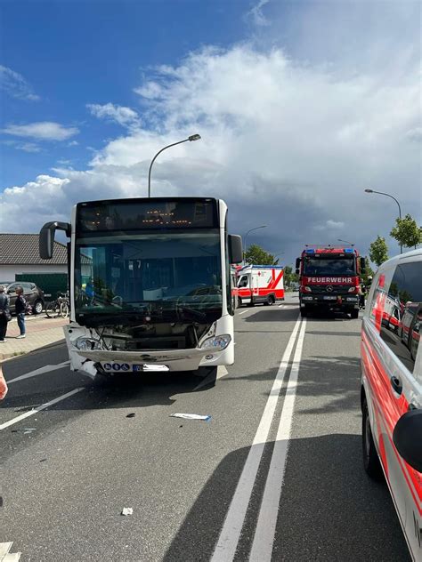 Rettungshubschrauber Im Einsatz Schwerer Verkehrsunfall Durch