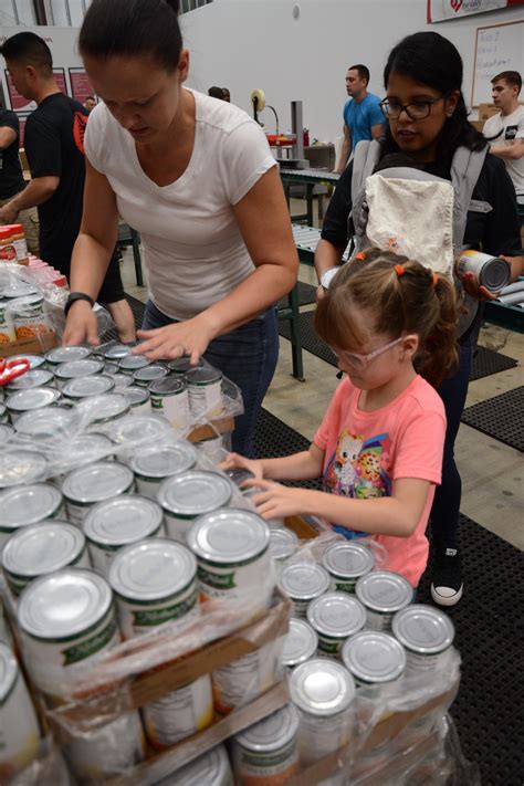 Fort Benning Soldiers, Families help 'Feed the Valley' | Article | The