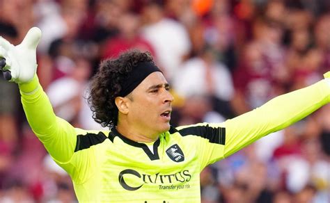 La Figura Del Partido Guillermo Ochoa Brilla Nuevamente Con Salernitana Aguilas Monumental