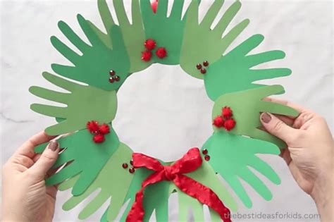 Handprint Wreath - The Best Ideas for Kids