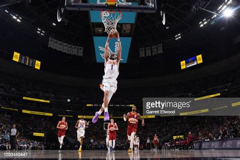 Devin Booker Dunking Photos and Premium High Res Pictures - Getty Images