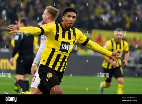 goalschuetze Jude BELLINGHAM (DO) cheers about his goal to 1:0 for Borussia Dortmund A) 4:3, on ...