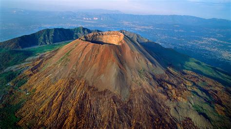 Tourist Falls Into Mount Vesuvius Crater While Taking Selfie On