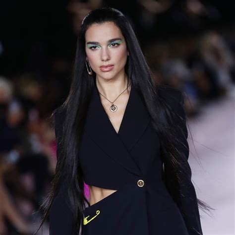 Dua Lipa Lleva Look De Inspiración Francesa En Instagram Vogue