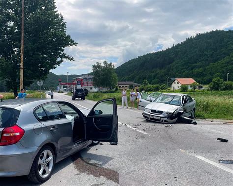 Preticao Kolonu Od Tri Auta Pa Izazvao Te Ku Saobra Ajnu Nesre U