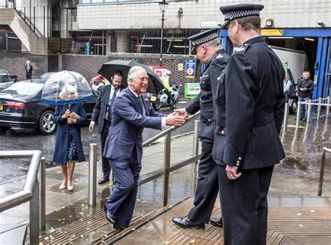 Príncipe Carlos E Camilla Visitam Sobreviventes De Ataque Em Londres