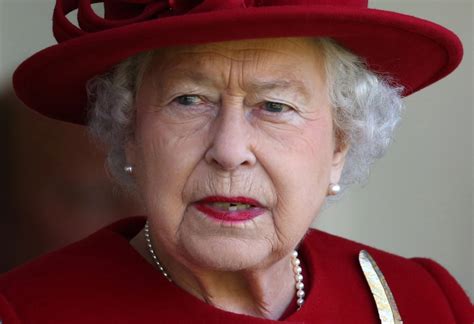 Queen Elizabeth II longest reign: Monarch overtakes Queen Victoria ...