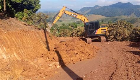 Cachoeiro Obras De Pavimenta O Avan Am Em Estrada De Alto S O Vicente