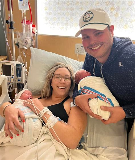 7 News Hannah Buehler Gives Birth To Twins