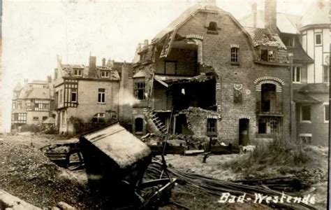 FOTO AK SOLDATEN Erster Weltkrieg Zerstörte Häuser Bad Westende 1914