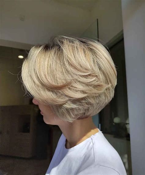 29 Feathered Bob Haircuts That Add Fullness And Movement To Your Hair