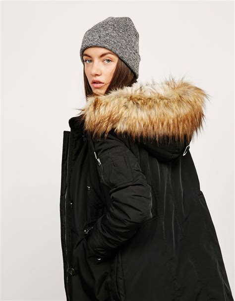 Parka nylon pelo capucha desmontable Parkas Bershka España Islas