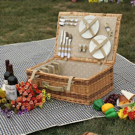 Antique Large Wicker Picnic Basket With Table Mat For 4 People Home