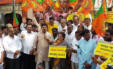 Lingayat Letter Controversy Bjp Leaders Stage Protest Against