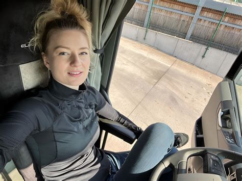 Iwona - Cześć fani, mam nadzieję, że jesteście błogosławieni🤩😍 . . #