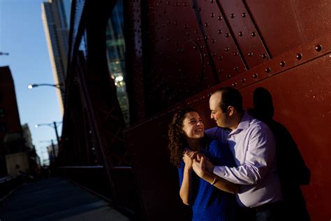 LaSalle Street Bridge Engagement Photos [TIPS + REAL PHOTOS]