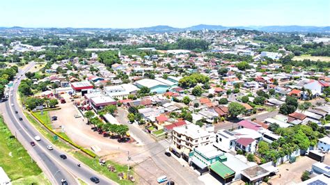 Moradores avaliam serviços de forma positiva Limpeza urbana é