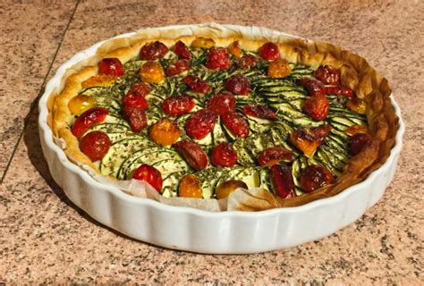 Recette de Tarte aux courgettes tomates lardons et mousse de chèvre