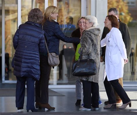 La infanta Cristina visita al Rey acompañada de la Reina Doña Sofía