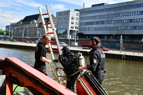 Saarbr Cken Bergungsarbeiten An Der Saar Leiche Entdeckt