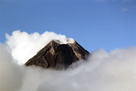 cone tip  mayon volcano  stock photo public domain pictures
