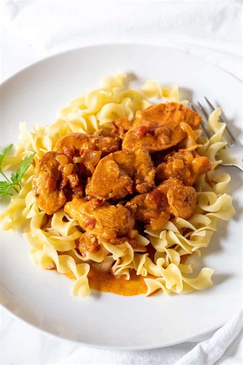 Chicken Paprikash Recipe ~ Easy Hungarian Chicken Paprika