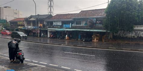 Cuaca Di Jakarta Cenderung Berawan Potensi Hujan Di Siang Hari