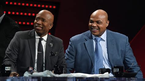 Charles Barkley, ‘Inside the NBA’ crew offers Christmas dating advice