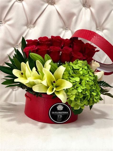 Pin By 🌹karinkа 🌹 On Мир цветов Christmas Flower Arrangements Flower Vase Arrangements