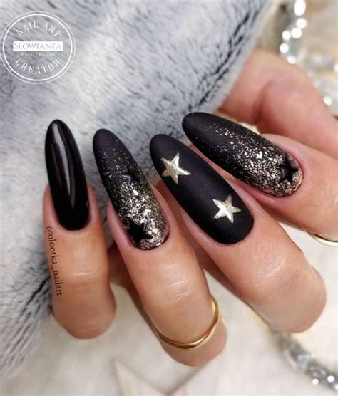 Festive Christmas And Holiday Nails Black Festive Manicure