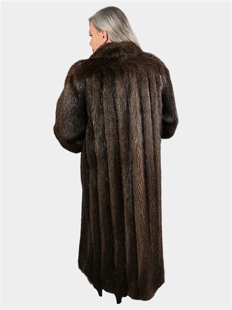 Medium Tone Beaver Fur Coat (Women's XL) - Estate Furs